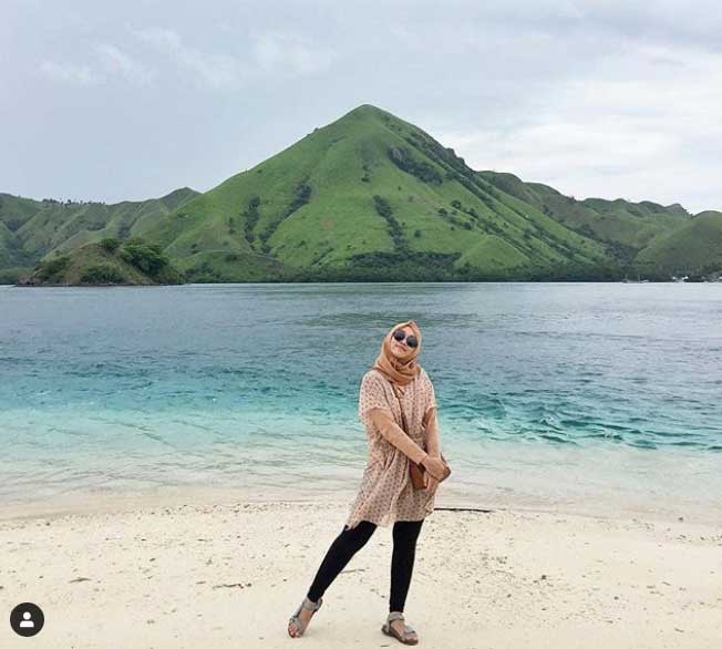 objek wisata pantai senggigi di lombok