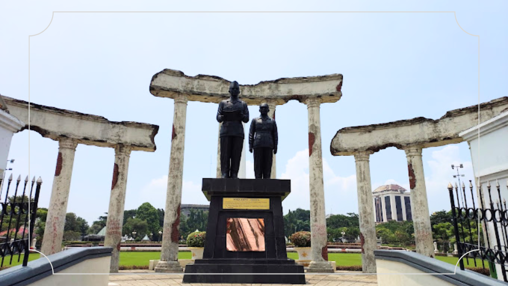 Monumen Tugu Pahlawan dan Museum Sepuluh Nopember Surabaya