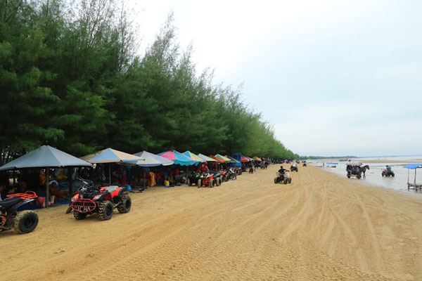 Pantai Karang Jahe - Harga Tiket Masuk & Spot Terbaru 2022